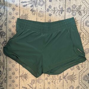Green Athleta Mesh Racer Run Mid Rise 4 inch Shorts (new, without tags)